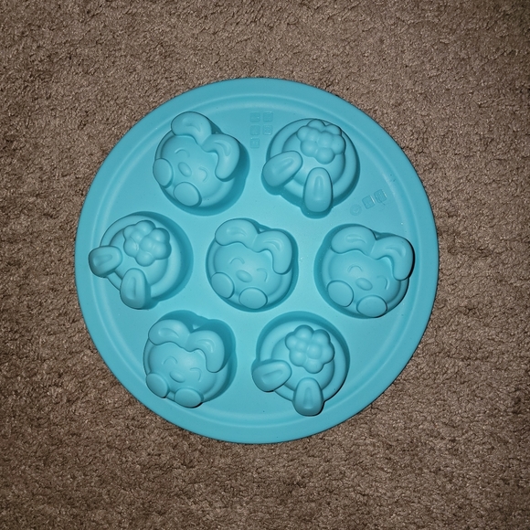 9" Round Easter Bunnies Cupcake Pan & Easter Chicks, 9" Round Cookie Pan Bundle - Picture 5 of 6